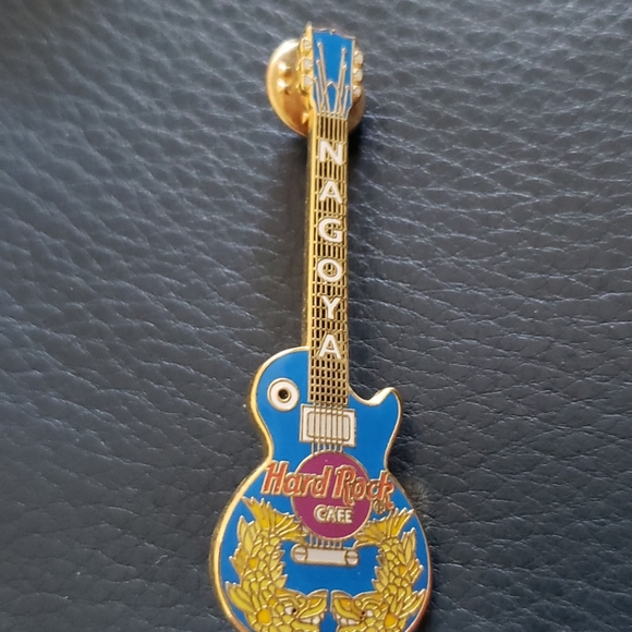 6 piece set of Hard Rock Cafe Guitar pins/Excell - Picture 3 of 7